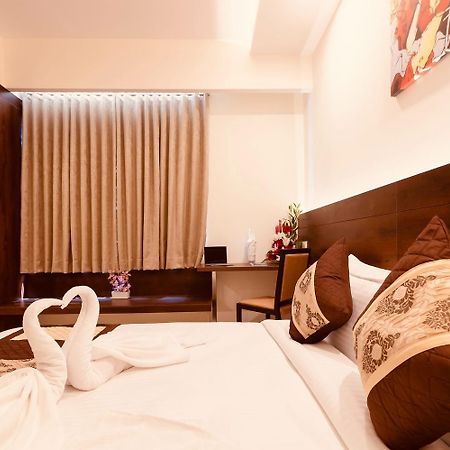 Hotel Crystal Inn Plaza Delhi Airport Új-Delhi Kültér fotó