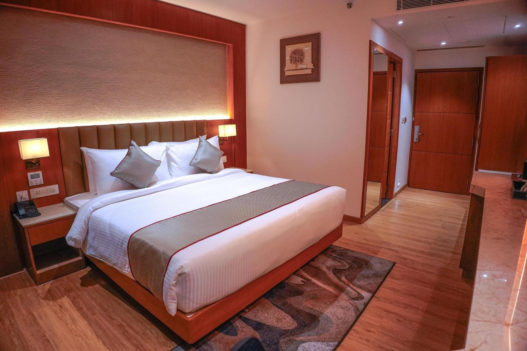 Hotel Crystal Inn Plaza Delhi Airport Új-Delhi Kültér fotó