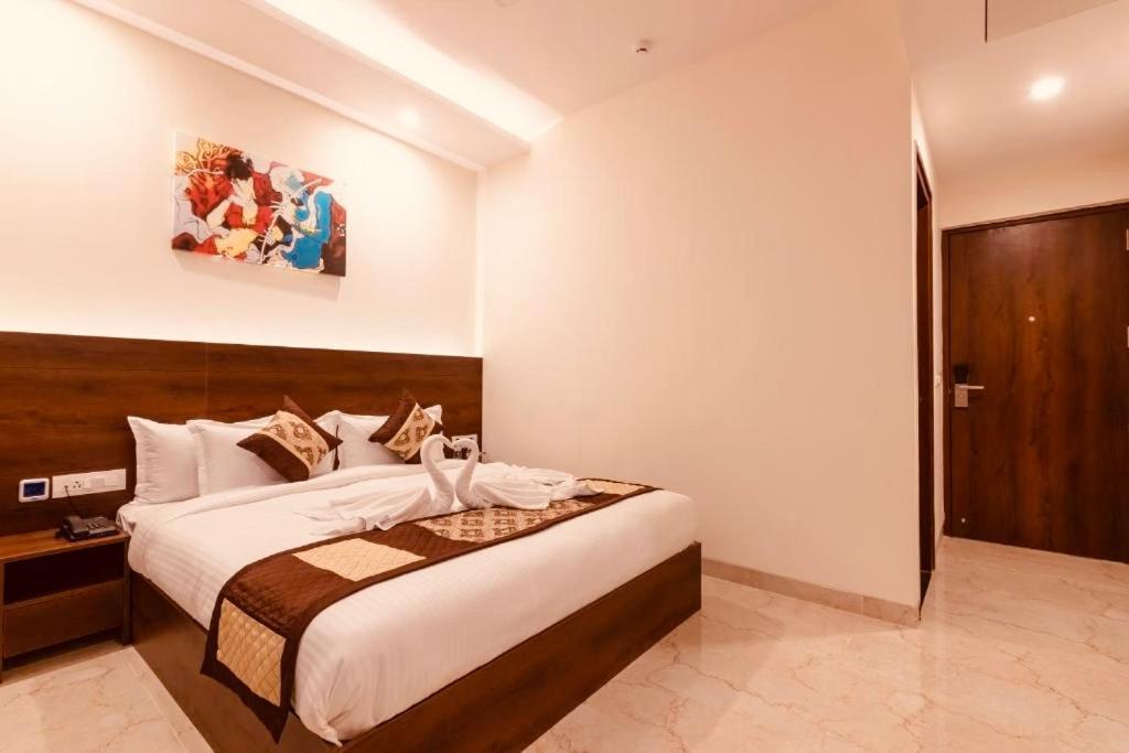 Hotel Crystal Inn Plaza Delhi Airport Új-Delhi Kültér fotó