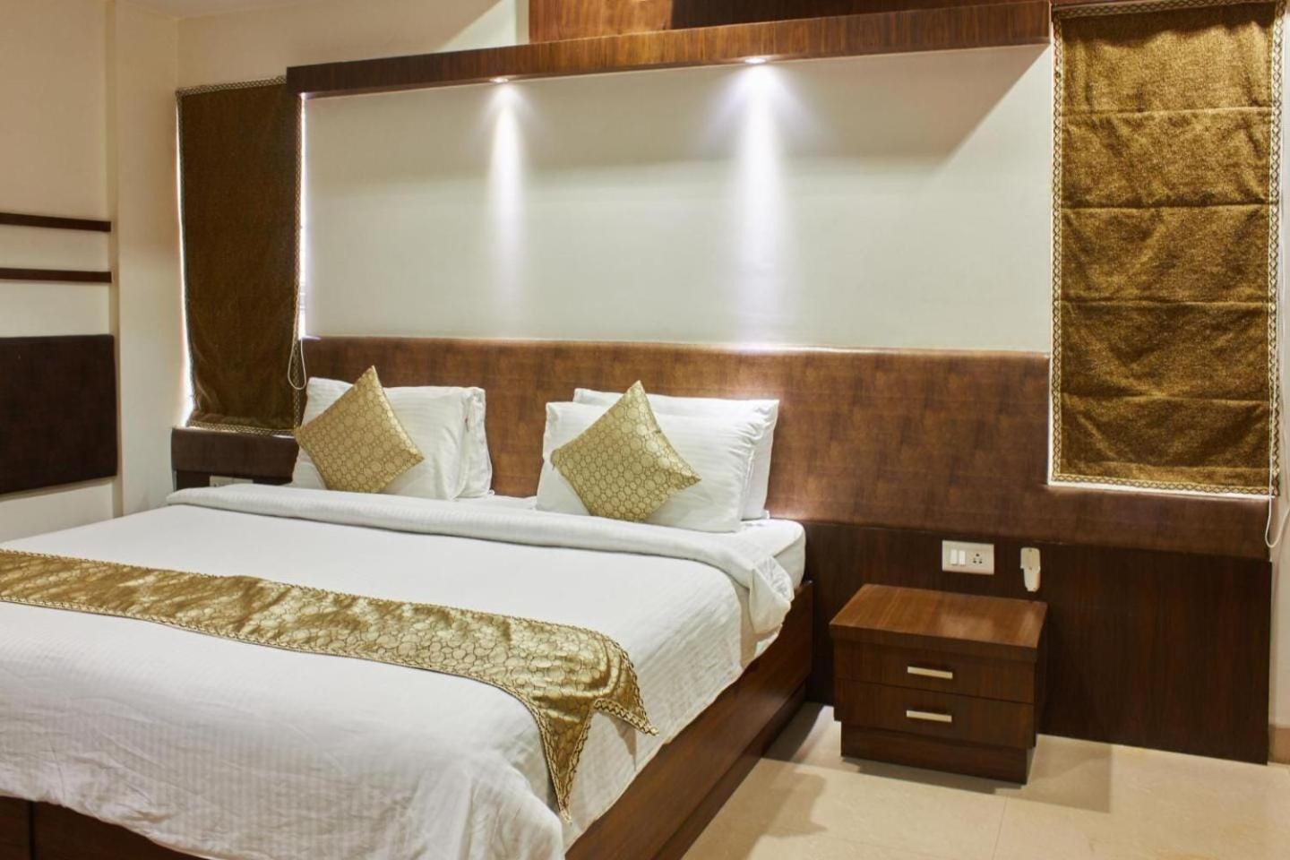 Hotel Crystal Inn Plaza Delhi Airport Új-Delhi Kültér fotó