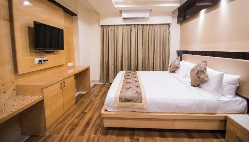 Hotel Crystal Inn Plaza Delhi Airport Új-Delhi Kültér fotó